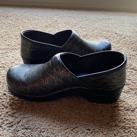 Dansko shoes - Picture 4 of 7